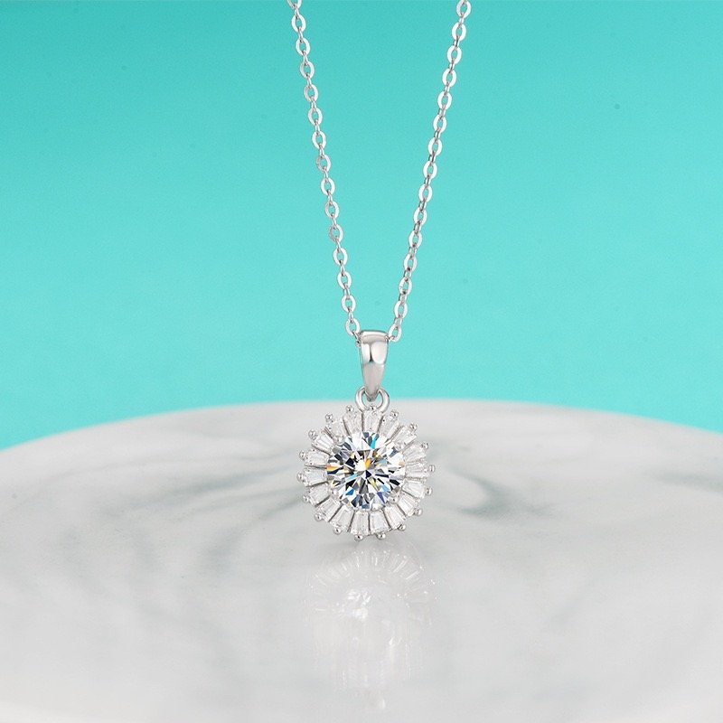 Delicate Flower Pendant Necklace in 925 Silver with Moissanite | Minimalist Collar Chain