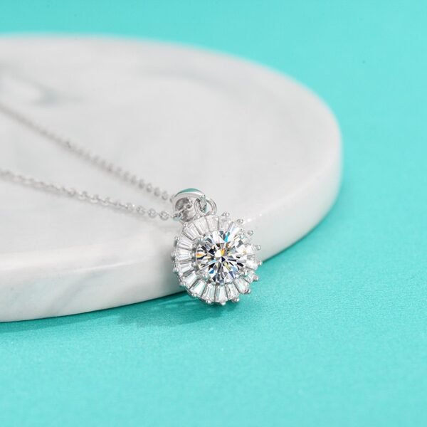 Delicate Flower Pendant Necklace in 925 Silver with Moissanite | Minimalist Collar Chain - Image 3